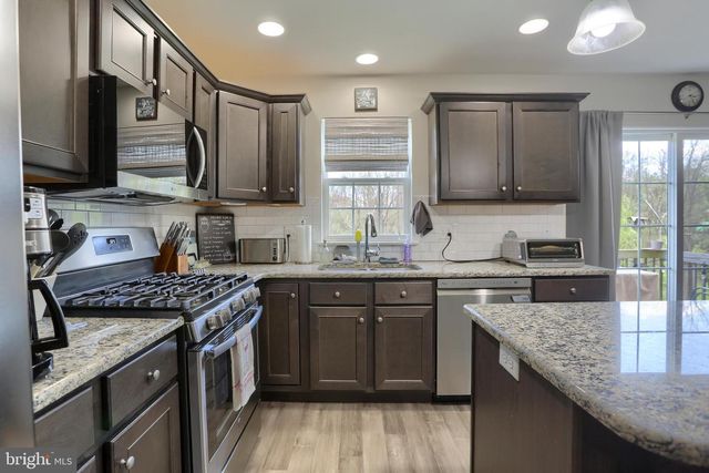 8121 LENKER DR, Harrisburg, PA 17112