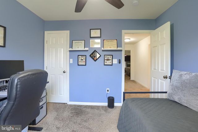 8121 LENKER DR, Harrisburg, PA 17112