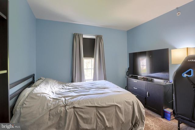 8121 LENKER DR, Harrisburg, PA 17112