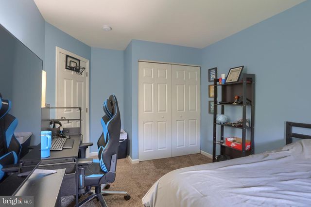 8121 LENKER DR, Harrisburg, PA 17112