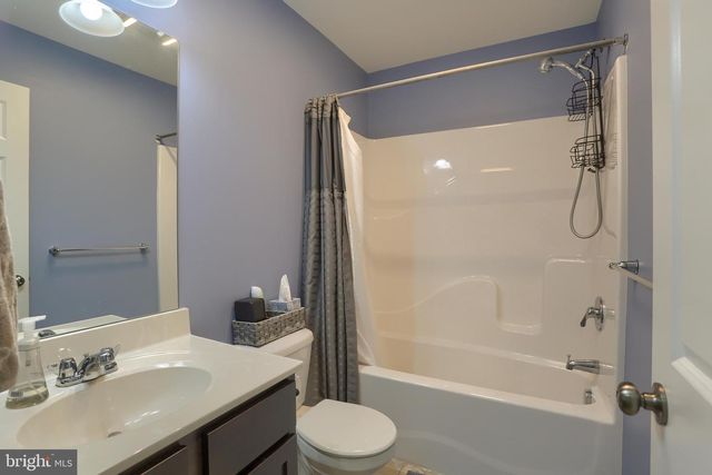 8121 LENKER DR, Harrisburg, PA 17112