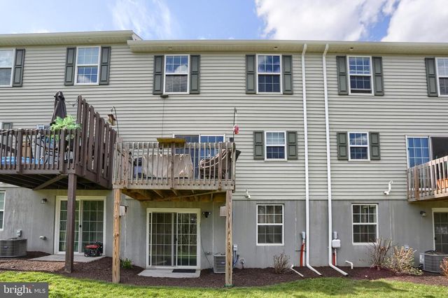 8121 LENKER DR, Harrisburg, PA 17112