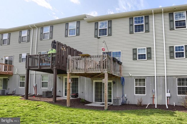 8121 LENKER DR, Harrisburg, PA 17112