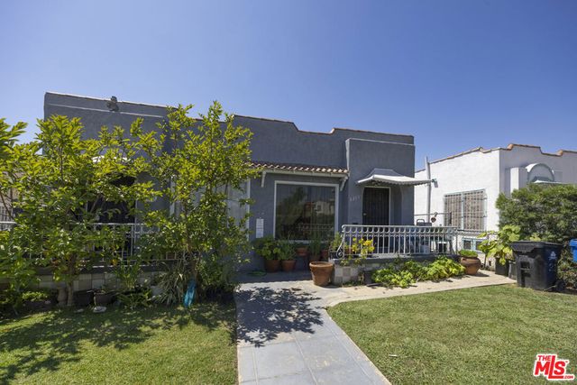 2211 S Bronson Avenue, Los Angeles, CA 90018