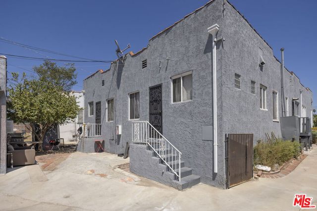 2211 S Bronson Avenue, Los Angeles, CA 90018
