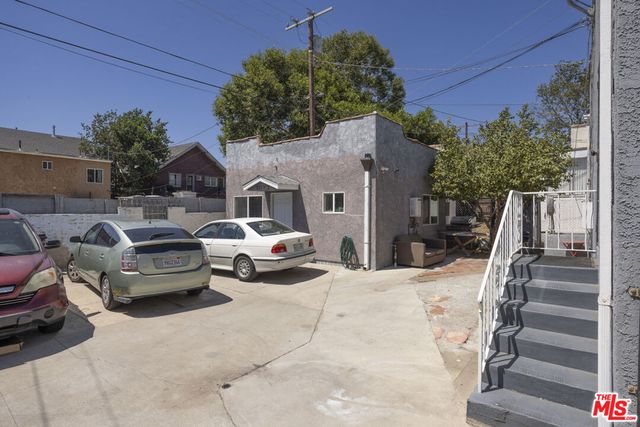 2211 S Bronson Avenue, Los Angeles, CA 90018