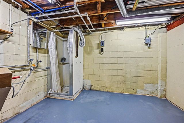 121 Fineview Avenue, Kalamazoo, MI 49004