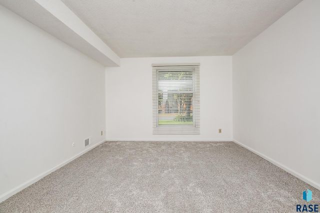 2505 S Kiwanis Ave Apt 145, Sioux Falls, SD 57105