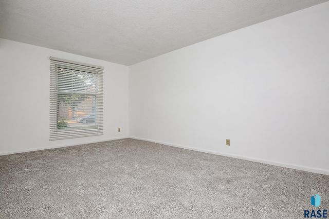 2505 S Kiwanis Ave Apt 145, Sioux Falls, SD 57105