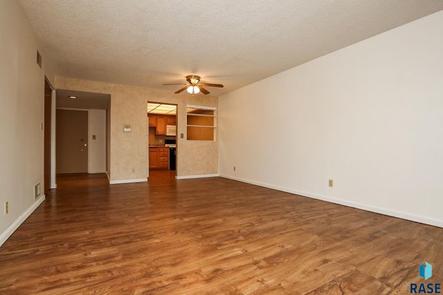 2505 S Kiwanis Ave Apt 145, Sioux Falls, SD 57105