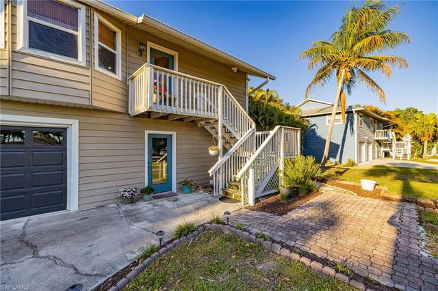4730 Pembrooke LN, Bonita Springs, FL 34134