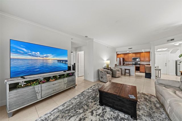 808 3RD AVENUE W 311, Bradenton, FL 34205