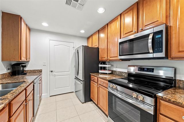 808 3RD AVENUE W 311, Bradenton, FL 34205