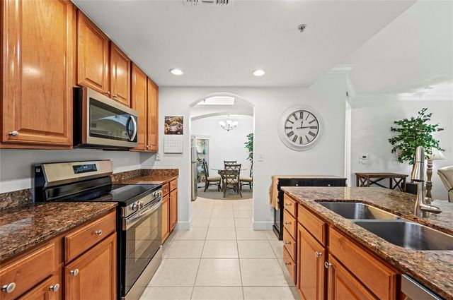 808 3RD AVENUE W 311, Bradenton, FL 34205