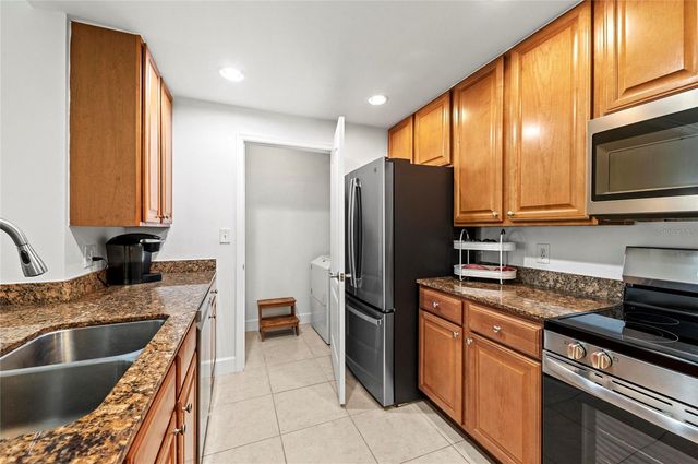 808 3RD AVENUE W 311, Bradenton, FL 34205