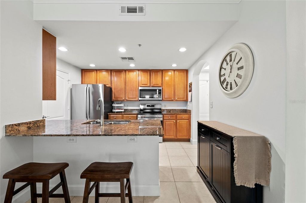 Image 13 of property listing at 808 3RD AVENUE W 311, Bradenton, FL 34205