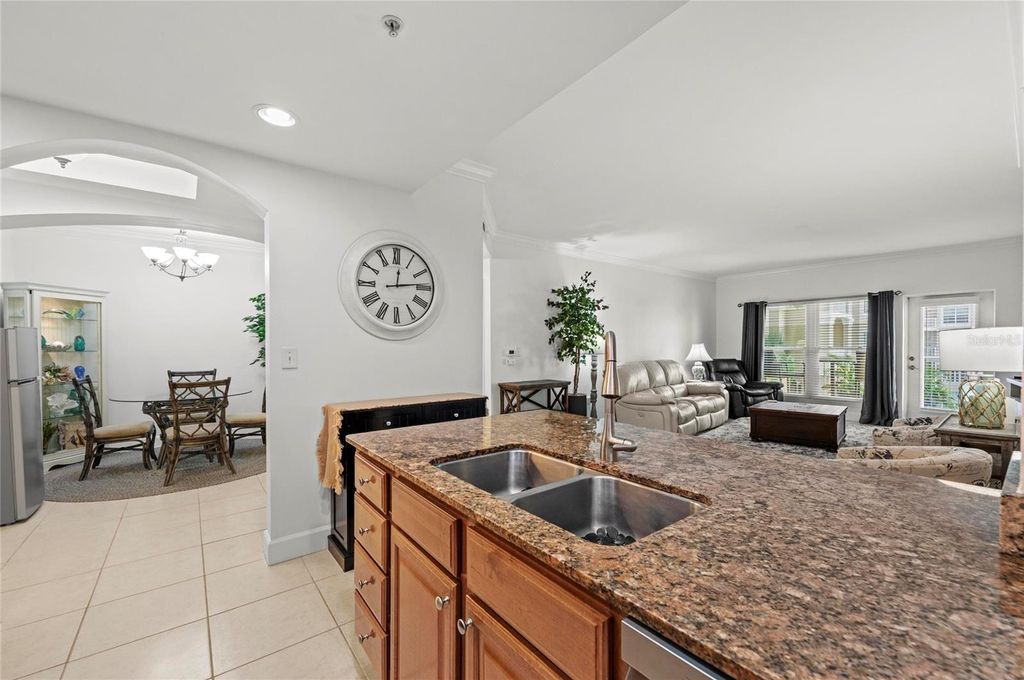 Image 18 of property listing at 808 3RD AVENUE W 311, Bradenton, FL 34205