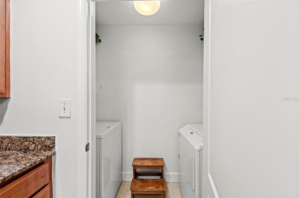 Image 20 of property listing at 808 3RD AVENUE W 311, Bradenton, FL 34205