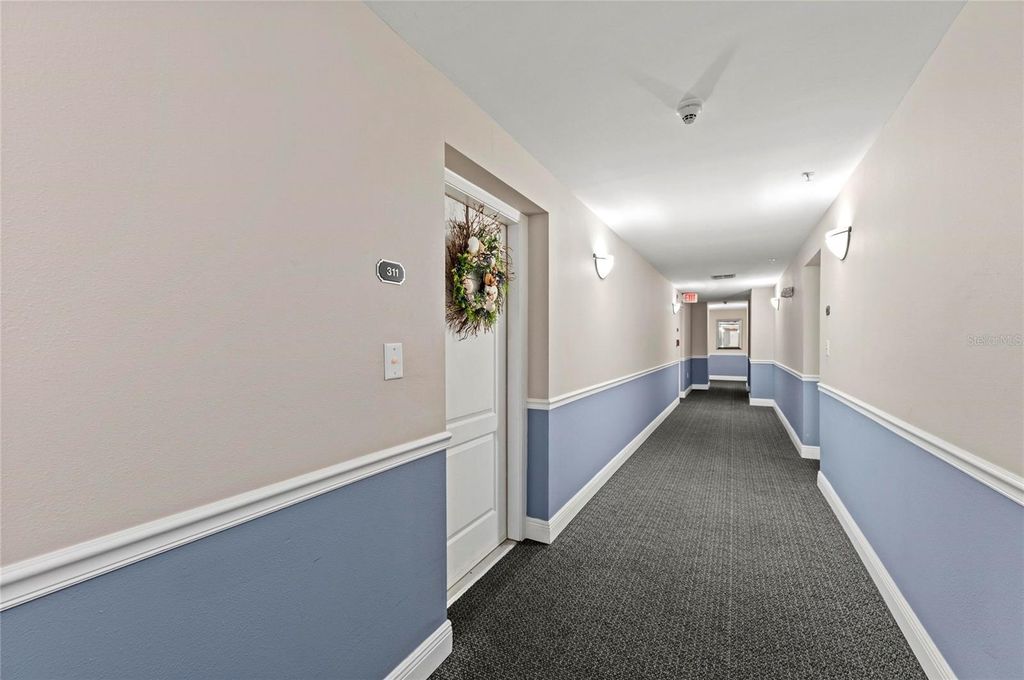 Image 3 of property listing at 808 3RD AVENUE W 311, Bradenton, FL 34205