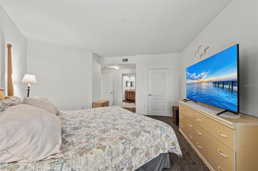 Image 23 of property listing at 808 3RD AVENUE W 311, Bradenton, FL 34205