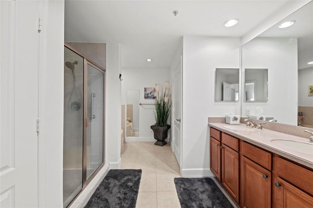 Image 26 of property listing at 808 3RD AVENUE W 311, Bradenton, FL 34205