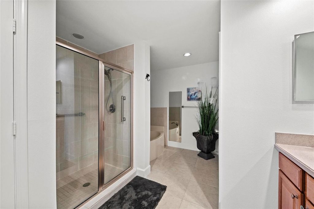 Image 27 of property listing at 808 3RD AVENUE W 311, Bradenton, FL 34205