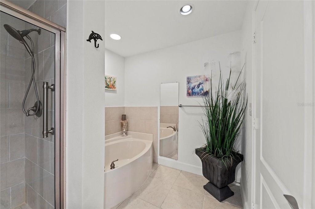 Image 28 of property listing at 808 3RD AVENUE W 311, Bradenton, FL 34205