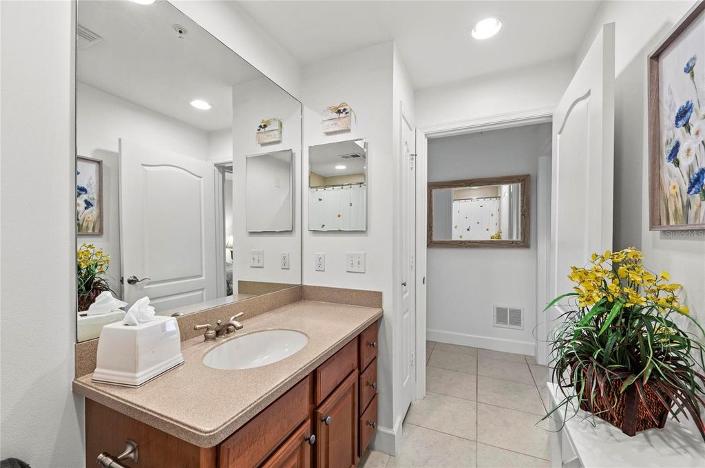 Image 36 of property listing at 808 3RD AVENUE W 311, Bradenton, FL 34205