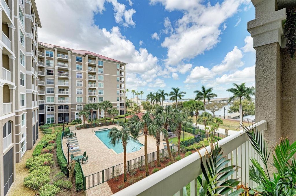 Image 39 of property listing at 808 3RD AVENUE W 311, Bradenton, FL 34205