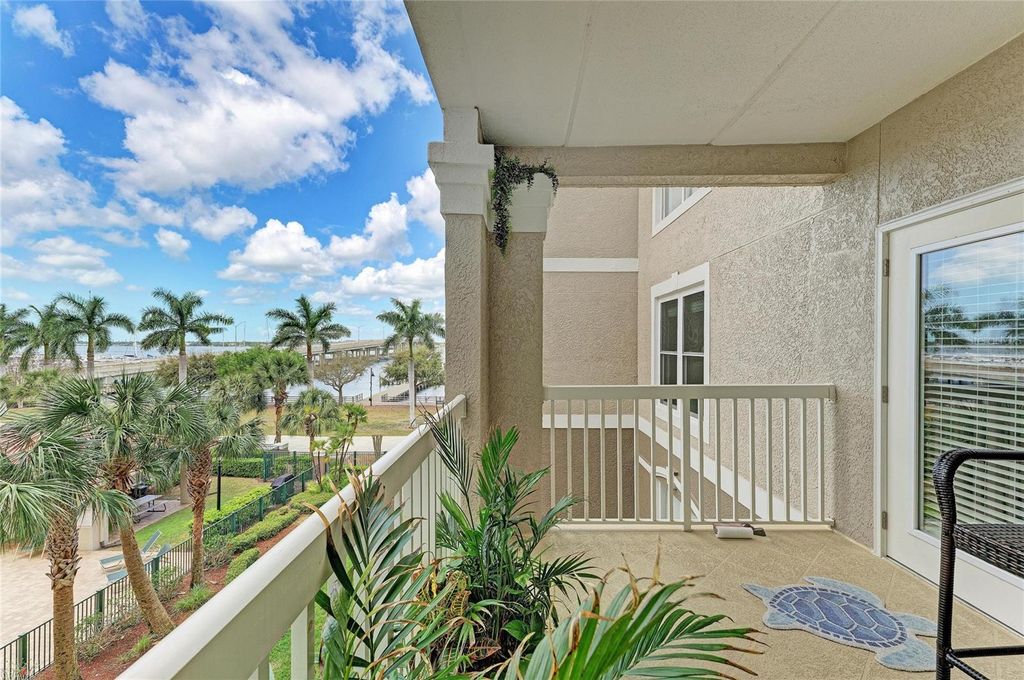 Image 40 of property listing at 808 3RD AVENUE W 311, Bradenton, FL 34205