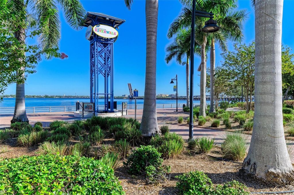 Image 59 of property listing at 808 3RD AVENUE W 311, Bradenton, FL 34205