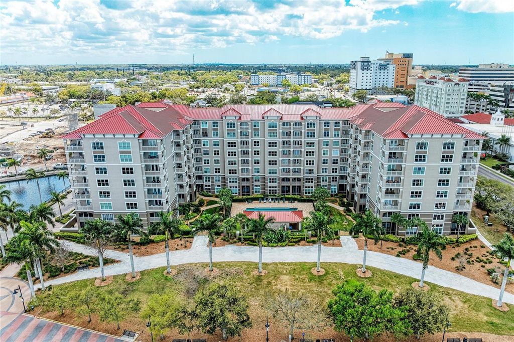 Image 61 of property listing at 808 3RD AVENUE W 311, Bradenton, FL 34205