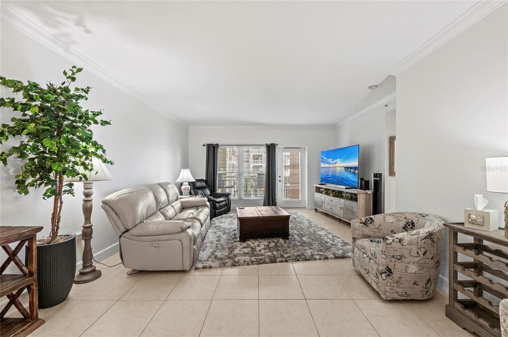 Image 8 of property listing at 808 3RD AVENUE W 311, Bradenton, FL 34205