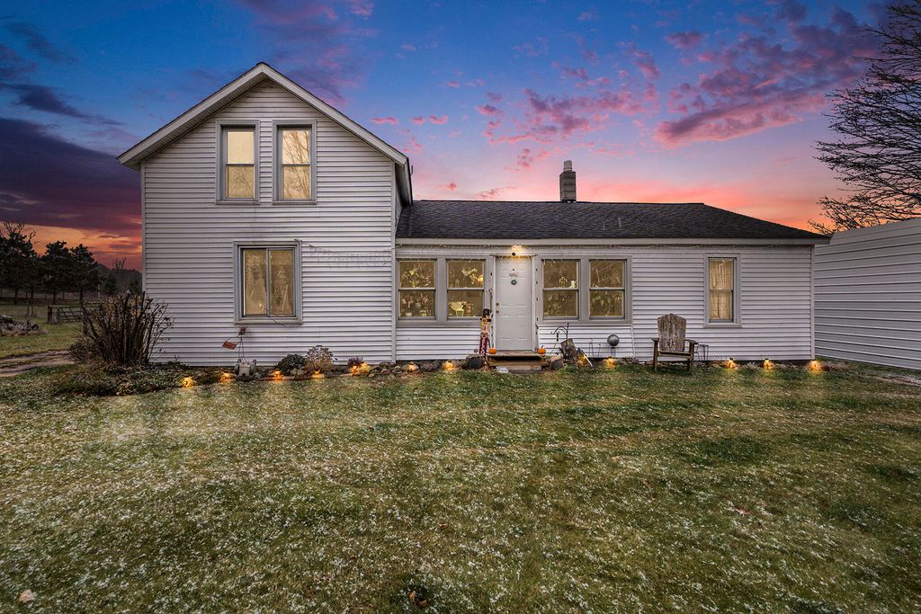 4409 W 1 Mile Road, White Cloud, MI 49349