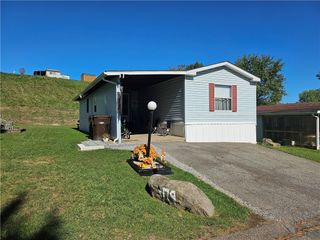 109 Lake Arthur Dr, Muddy Creek Twp, PA 16051