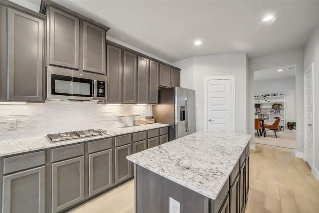 409 Piney Rocks Lane, Waller, TX 77484