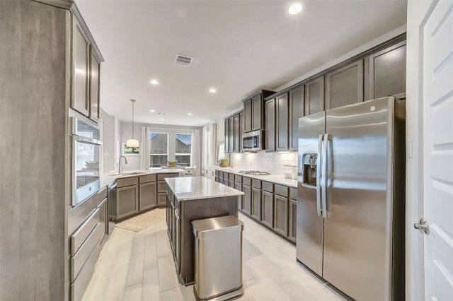 409 Piney Rocks Lane, Waller, TX 77484