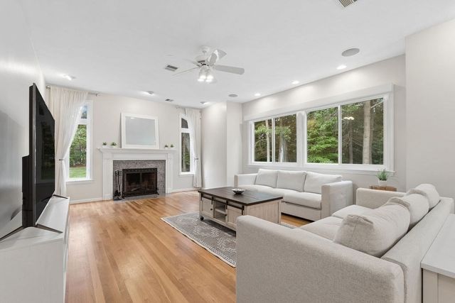 43 Northern Spy Rd, Franklin, MA 02038
