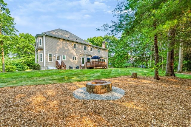 43 Northern Spy Rd, Franklin, MA 02038