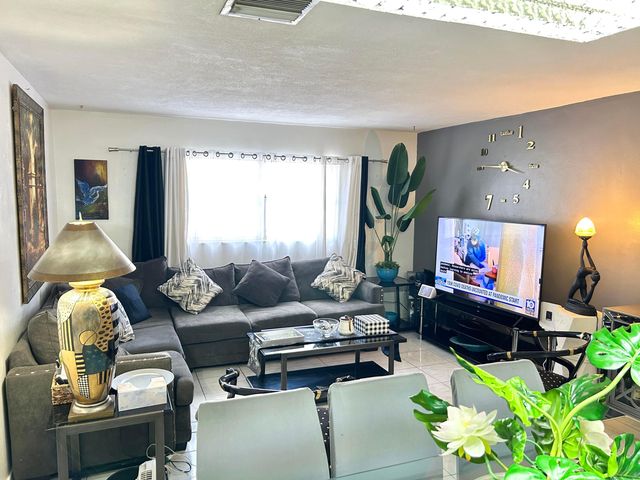 515 S Crescent Drive 107, Hollywood, FL 33021