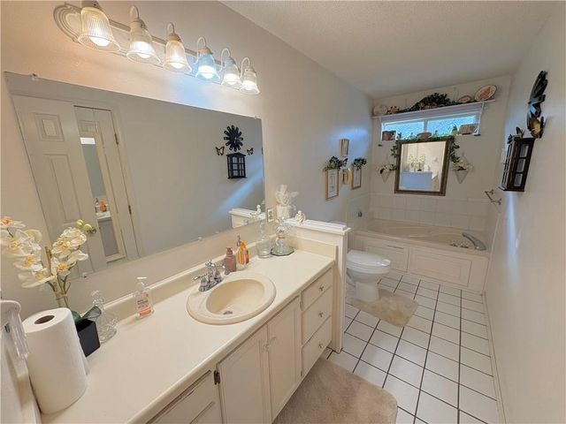 6233 Summer Place N Drive, Mobile, AL 36618