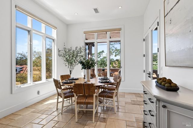 418 Saint Andrews Dr, Napa, CA 94558