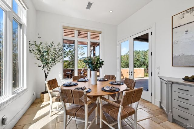 418 Saint Andrews Dr, Napa, CA 94558