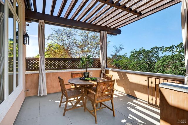 418 Saint Andrews Dr, Napa, CA 94558