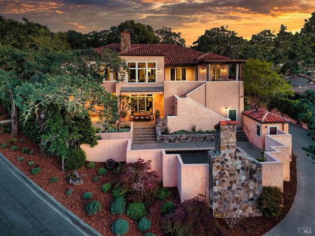 418 Saint Andrews Dr, Napa, CA 94558