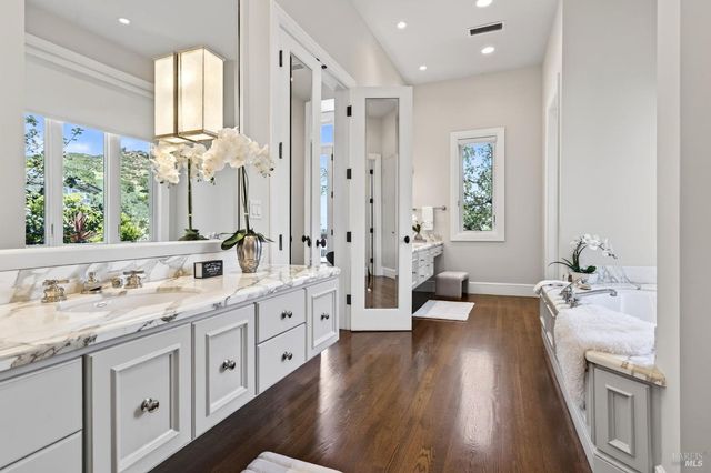 418 Saint Andrews Dr, Napa, CA 94558