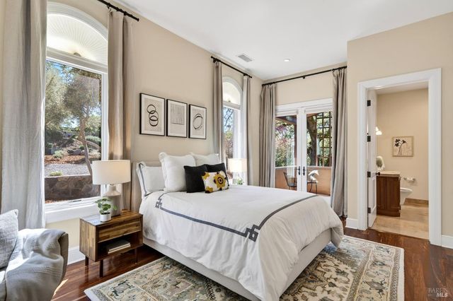 418 Saint Andrews Dr, Napa, CA 94558