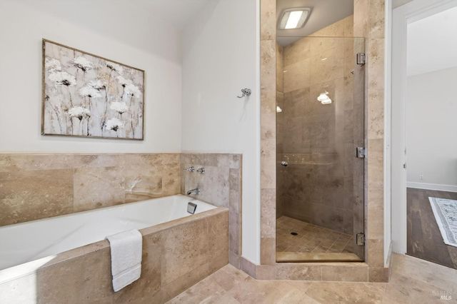 418 Saint Andrews Dr, Napa, CA 94558