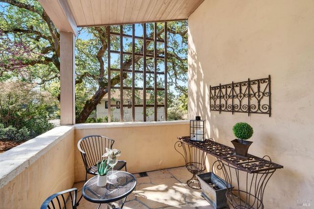 418 Saint Andrews Dr, Napa, CA 94558