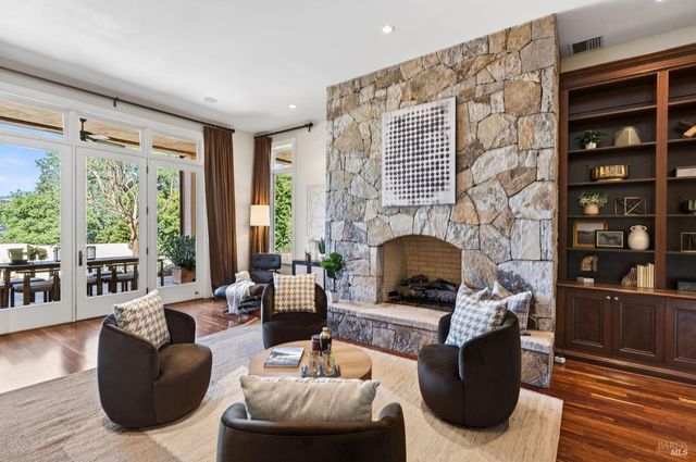 418 Saint Andrews Dr, Napa, CA 94558